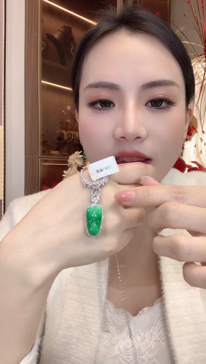 【闪购商品】翡翠吊坠(不含链)18K金镶嵌C7 多样性发货一件