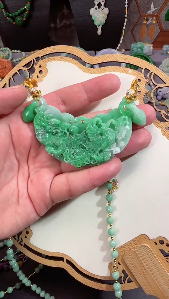 【闪购商品】翡翠颈饰未镶嵌牌子1