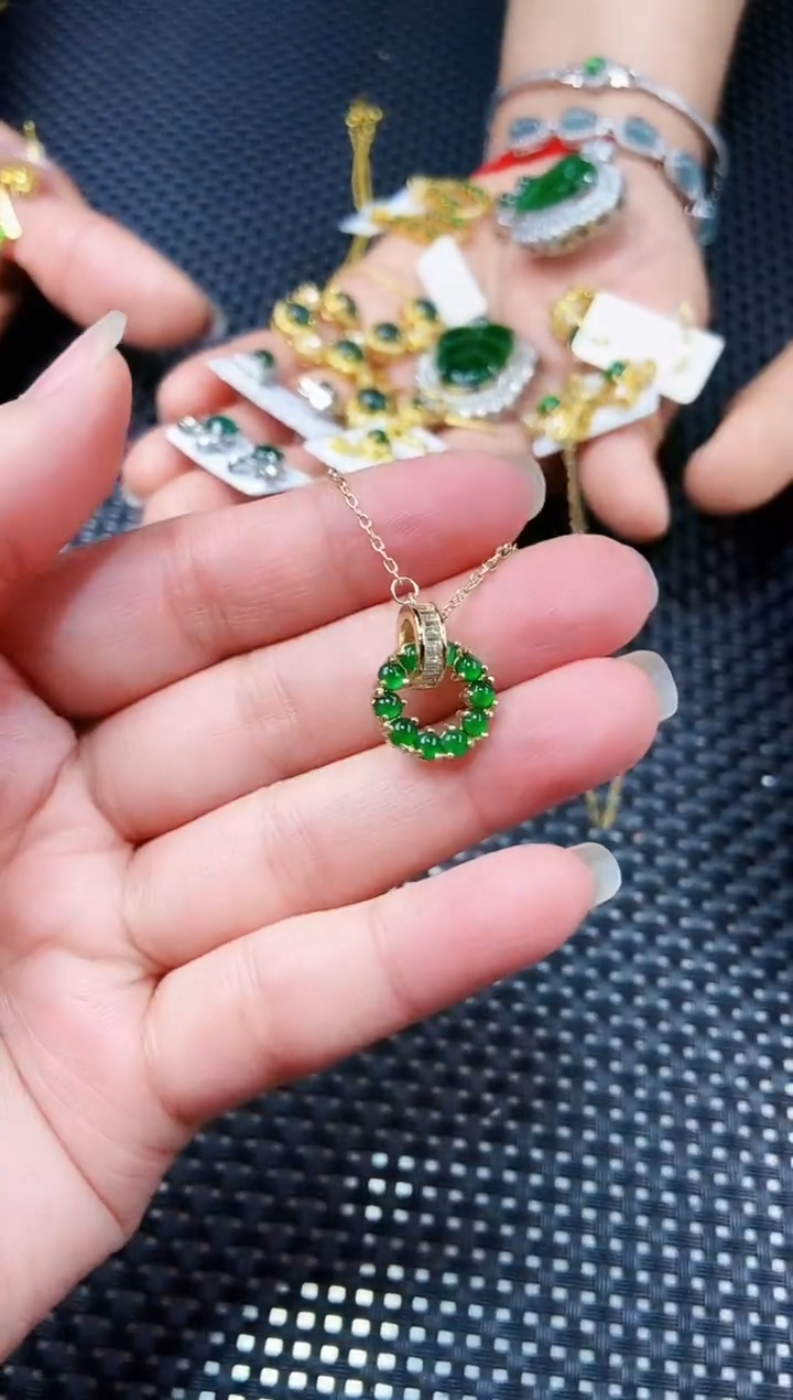 【闪购商品】翡翠颈饰未镶嵌111111111