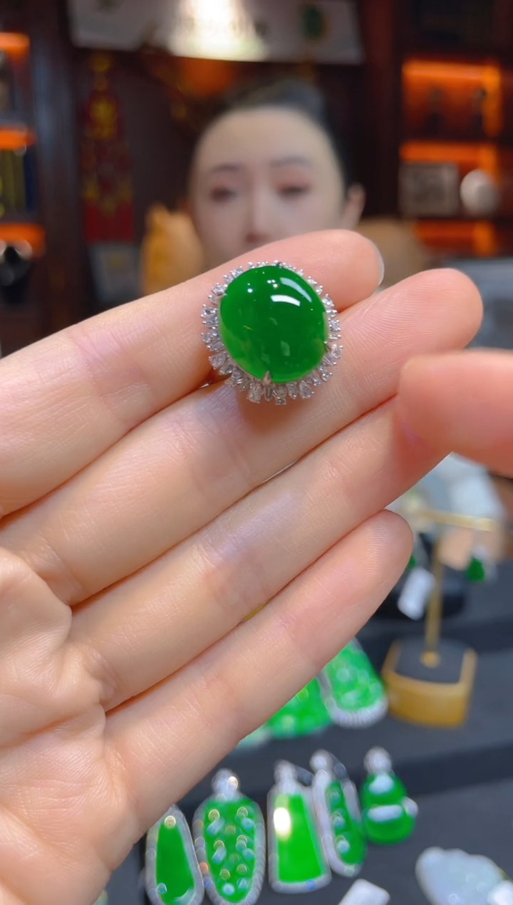 【闪购商品】翡翠戒指18K金镶嵌113705天然A货翡翠蛋面戒指