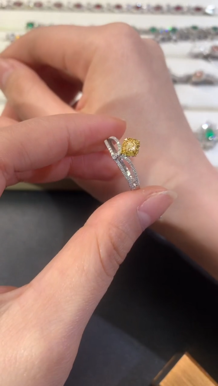 【闪购商品】钻石戒指18K金镶嵌R72|2380