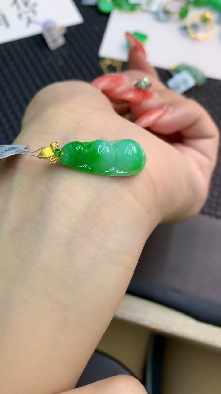 颈饰18K金镶嵌翡翠1