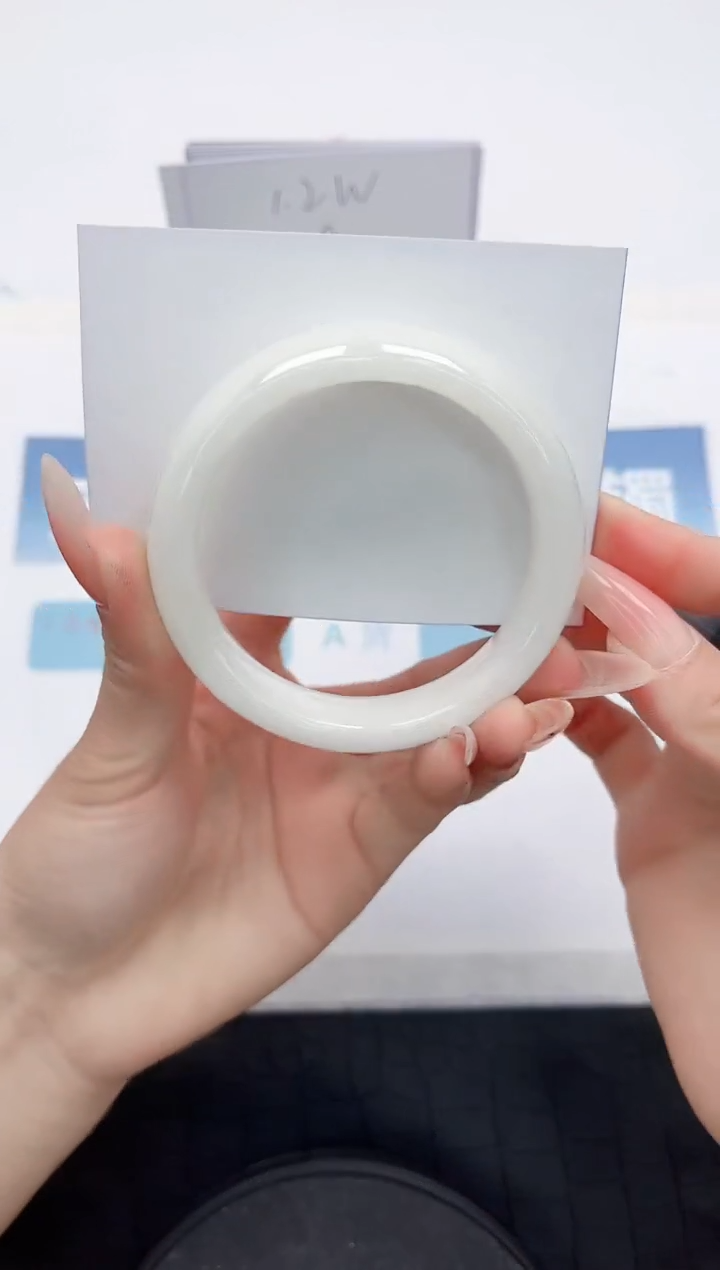 【闪购商品】和田玉手镯未镶嵌N131-56.1