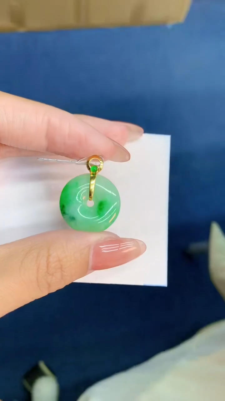 翡翠未镶嵌颈饰          1