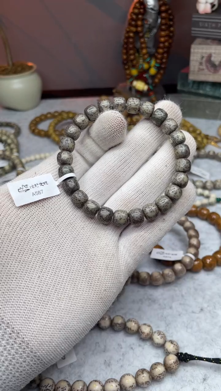 手串星月菩提9x8黑冰侧留白A587