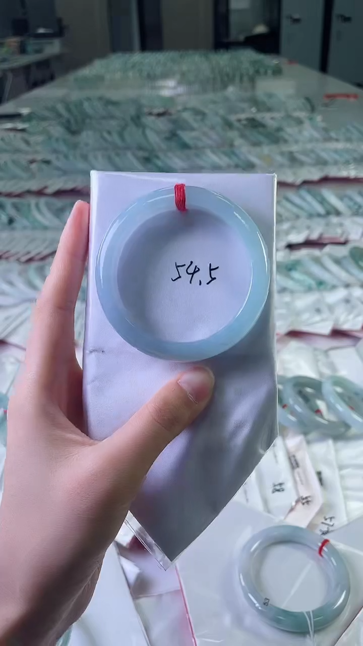 翡翠手镯未镶嵌手镯54.55