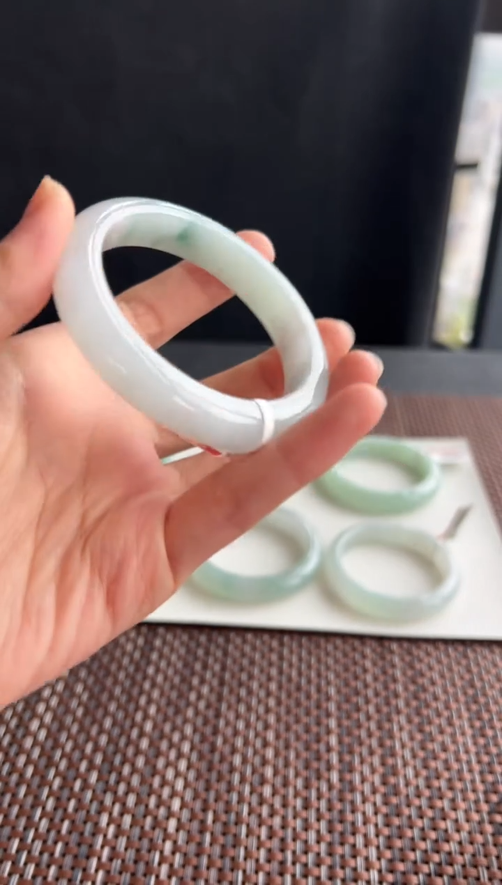 翡翠手镯未镶嵌56号56.2*12.2*8.8