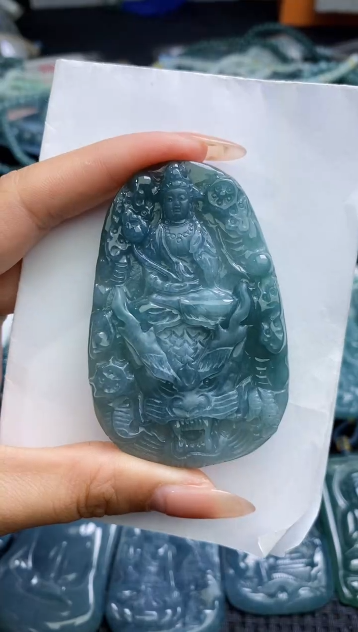 【闪购商品】翡翠颈饰未镶嵌           