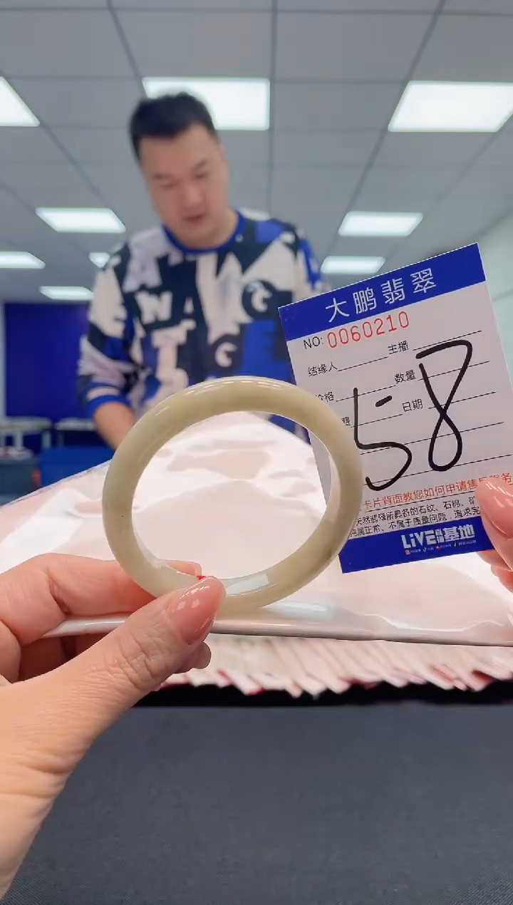 【闪购商品】翡翠手镯未镶嵌AAAAAAAAAA