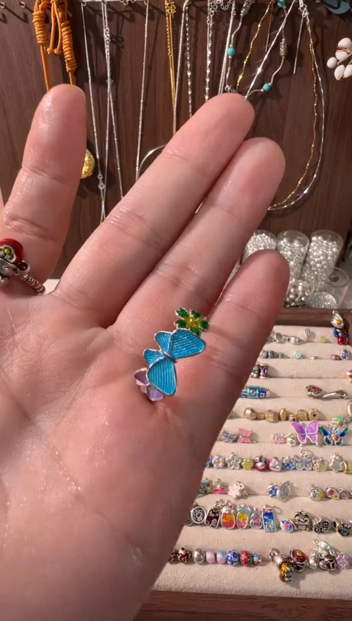 无足银桉****哟烧蓝蝴蝶花花戒指