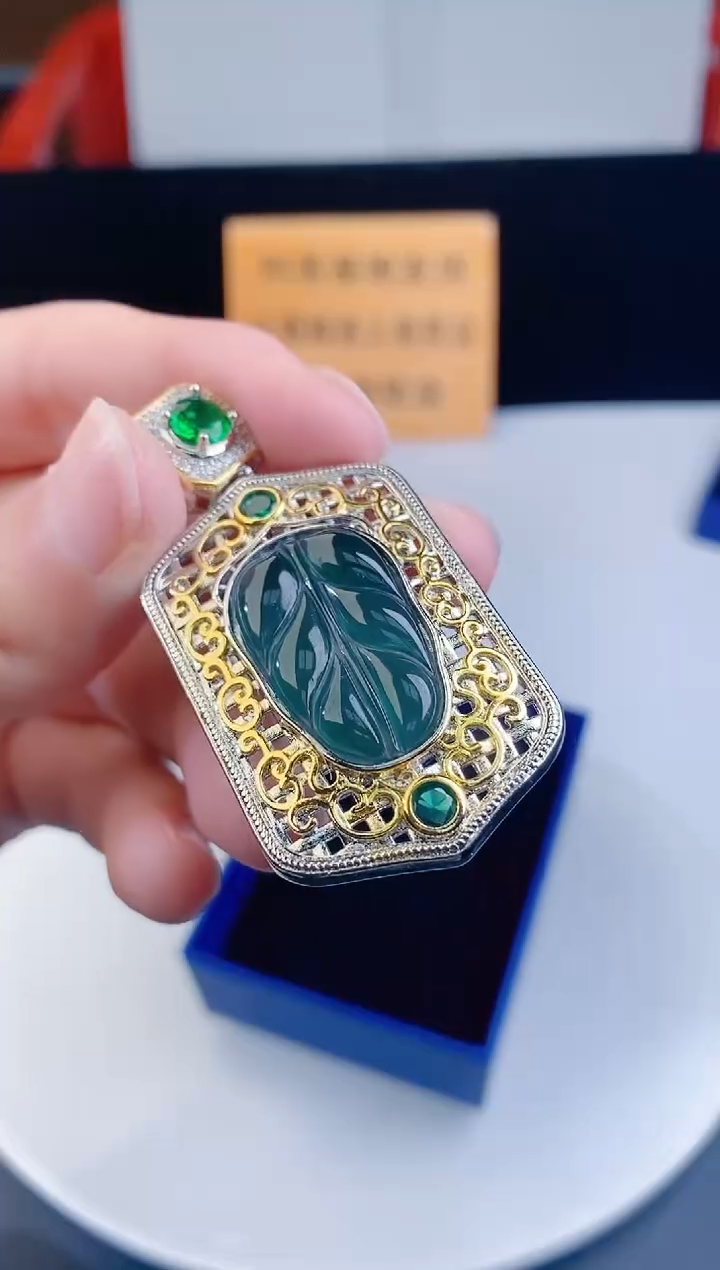 颈饰未镶嵌翡翠    