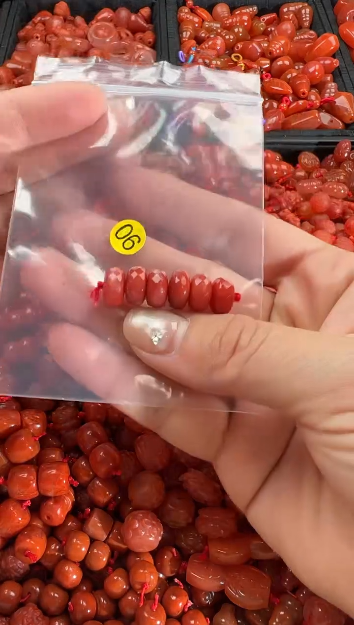 【闪购商品】南红玛瑙颈饰未镶嵌1