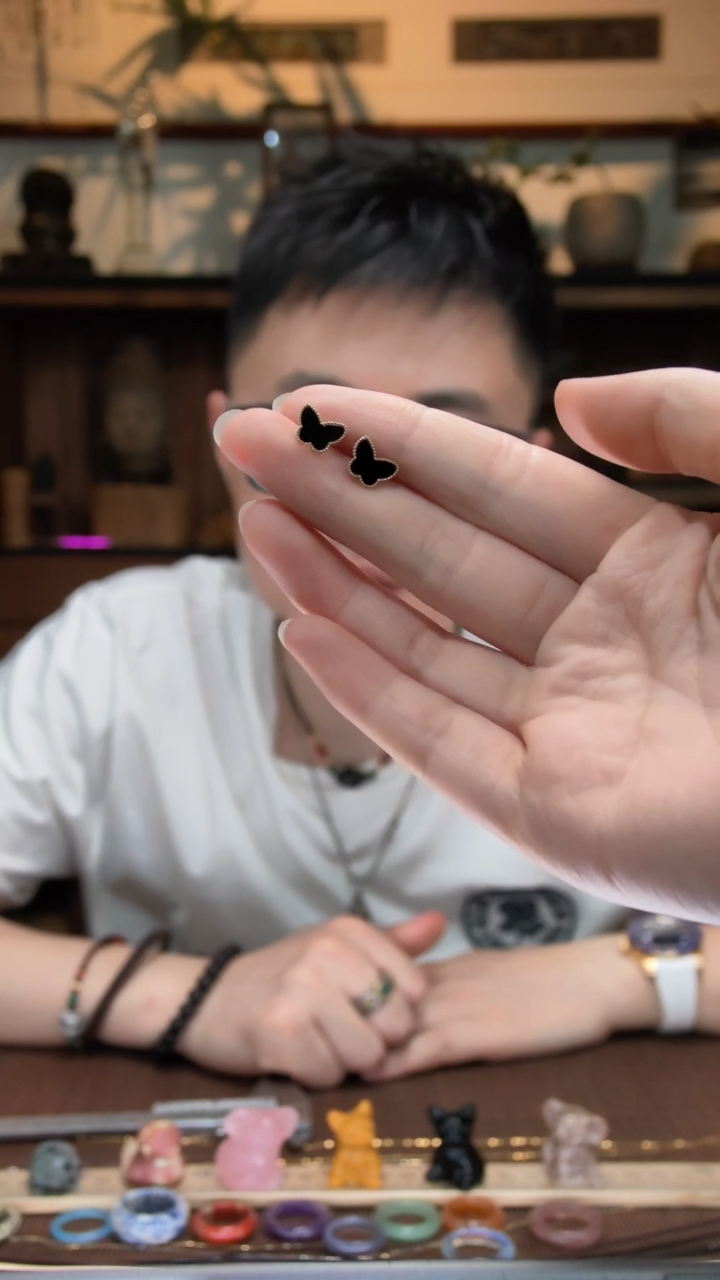 玛瑙/玉髓耳钉18K金镶嵌18K金黑玛瑙蝴蝶耳钉MY