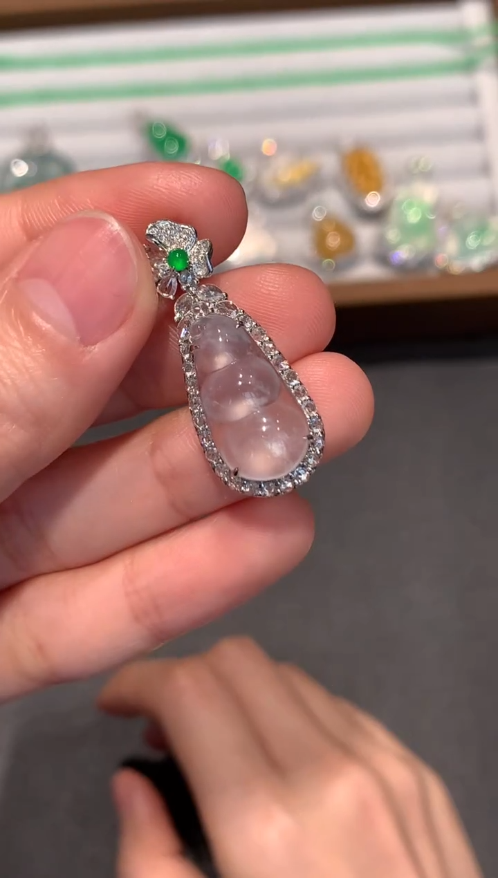 【闪购商品】翡翠吊坠(不含链)18K金镶嵌11800