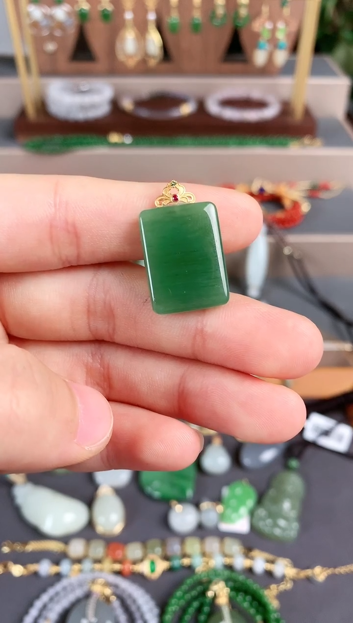 吊坠(不含链)18K金镶嵌和田玉1