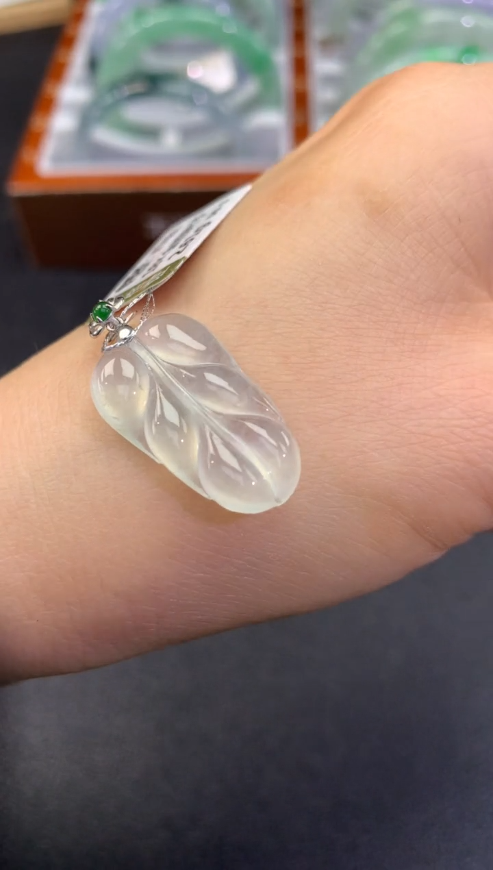 【闪购商品】翡翠颈饰18K金镶嵌              