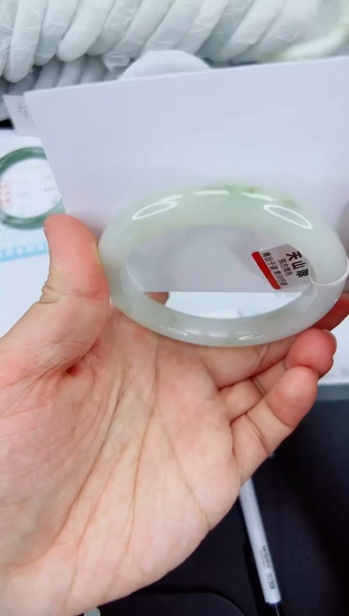 【闪购商品】石英质玉手镯未镶嵌318-59.8