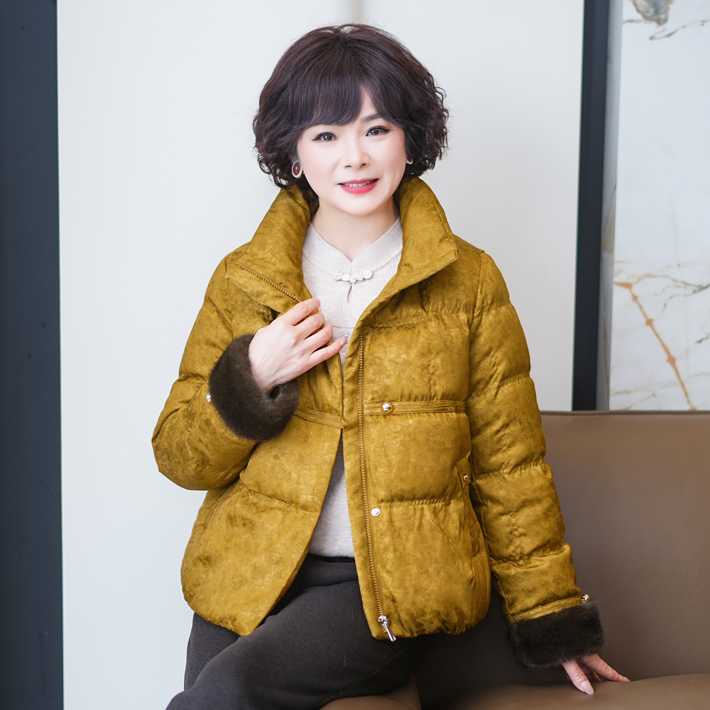 中老年羽绒服女短款2025年新款冬季加厚保暖时尚妈妈国风冬装外套