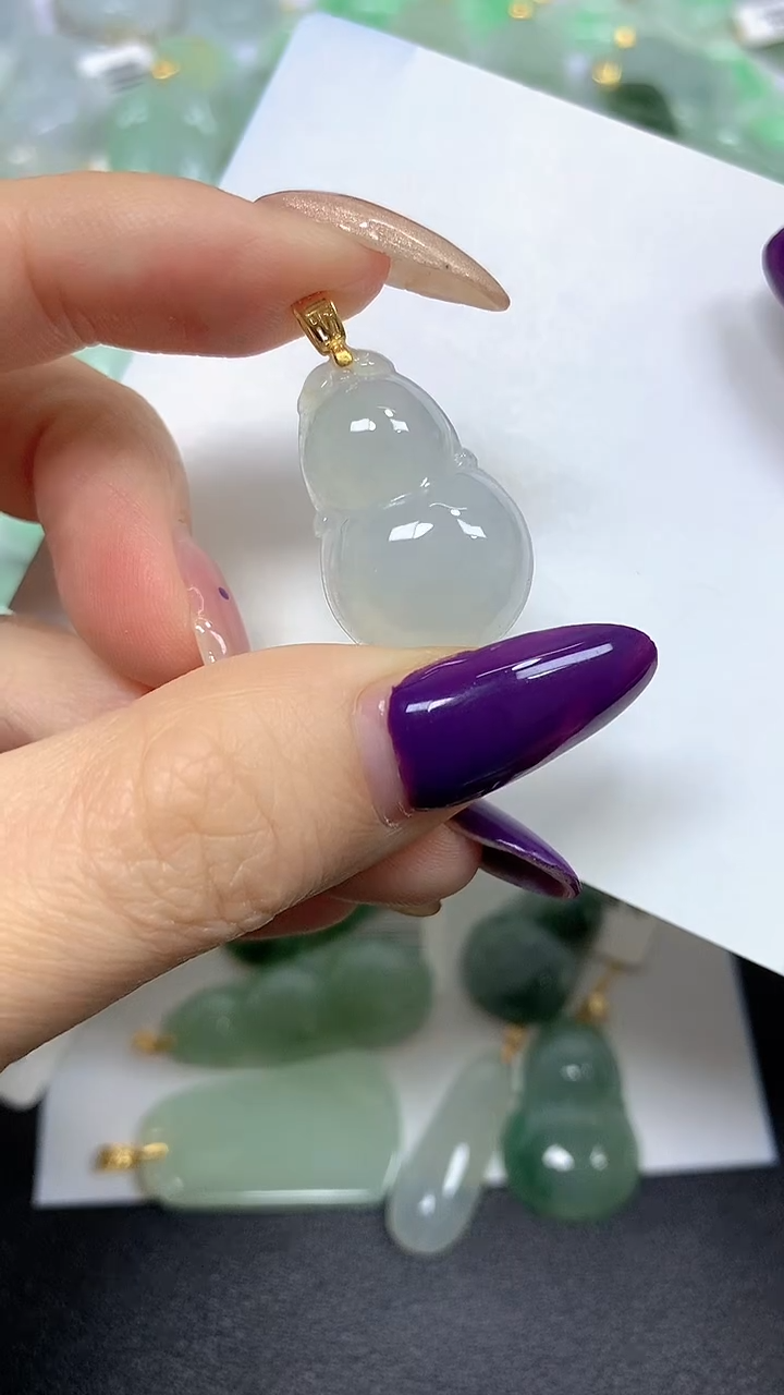 颈饰未镶嵌翡翠 