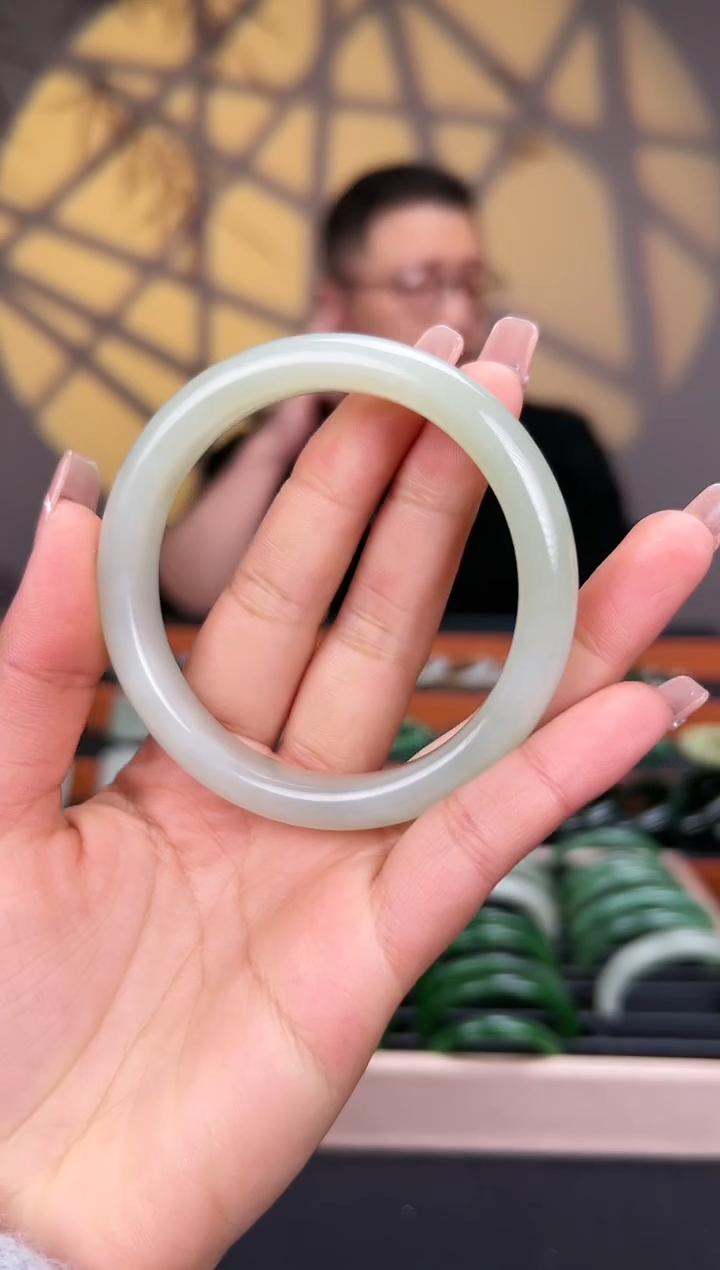 【闪购商品】和田玉手镯未镶嵌58圈口