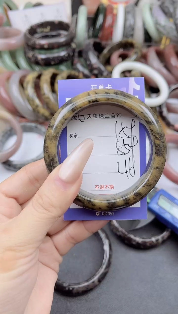 未镶嵌手镯石英质玉159