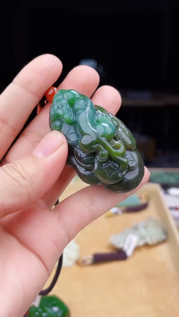 颈饰未镶嵌和田玉1