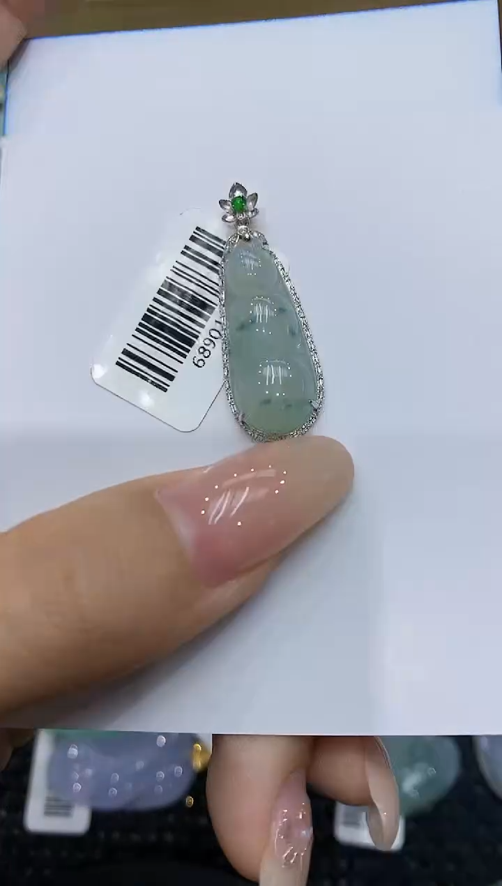 翡翠18K金镶嵌颈饰111111111111