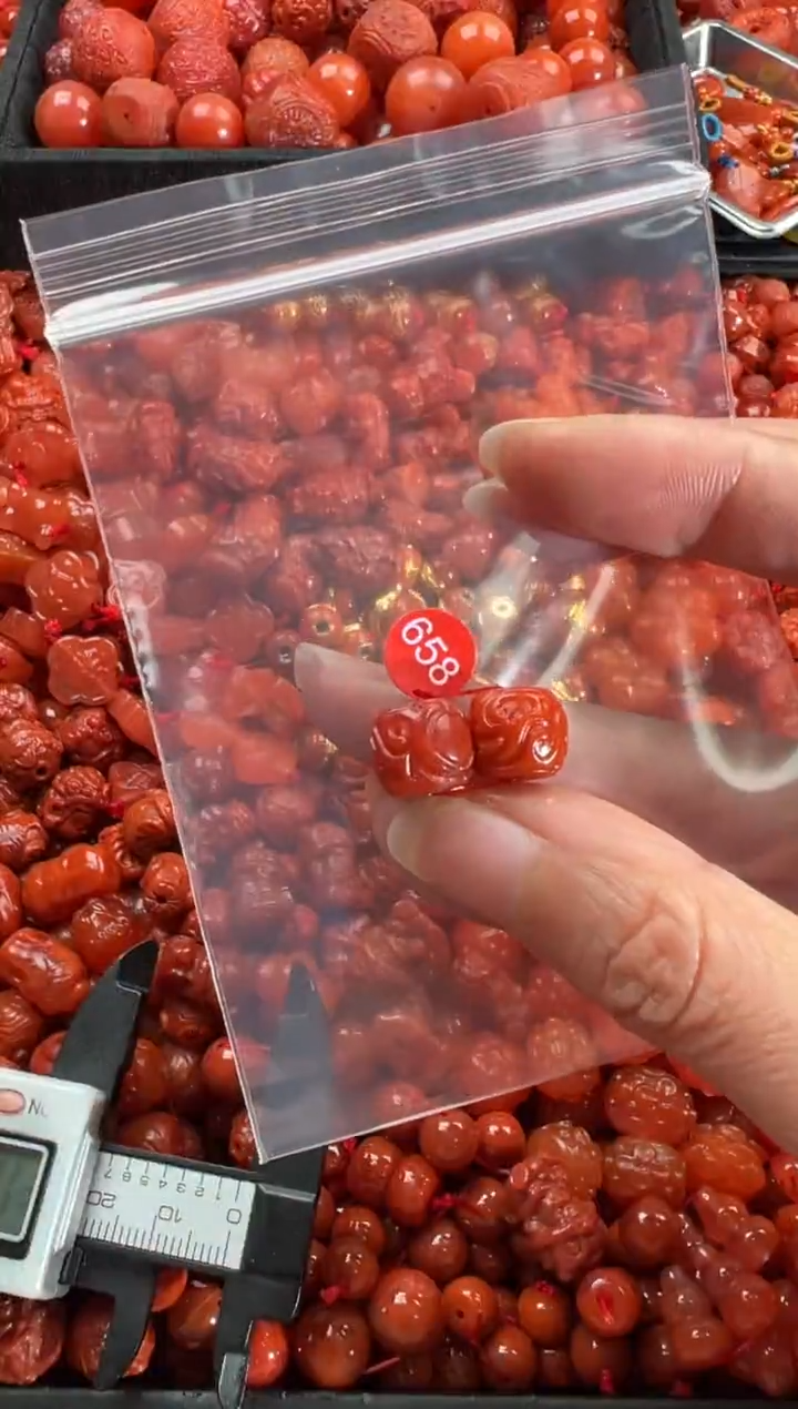 【闪购商品】南红玛瑙颈饰未镶嵌1