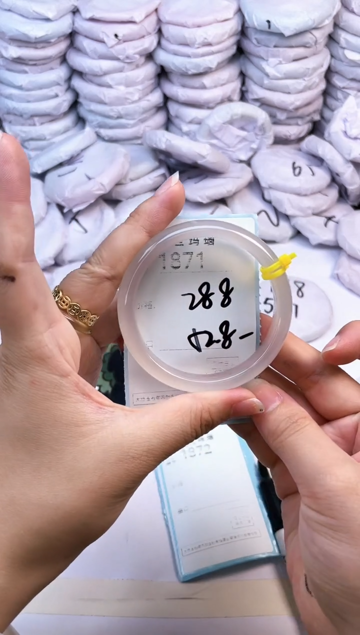 玛瑙/玉髓手镯未镶嵌1871