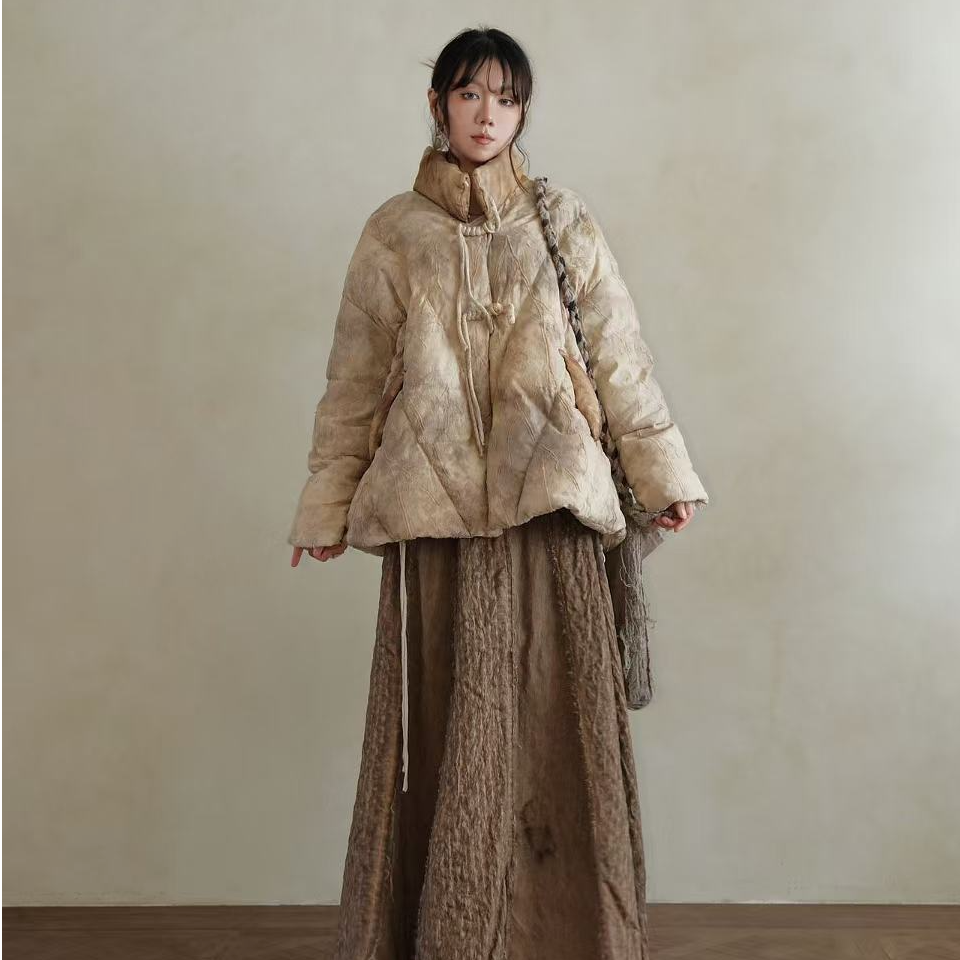 NatureDye 【美侖美奂】YT562733原创设计剪花盘扣白鹅绒立领棉服