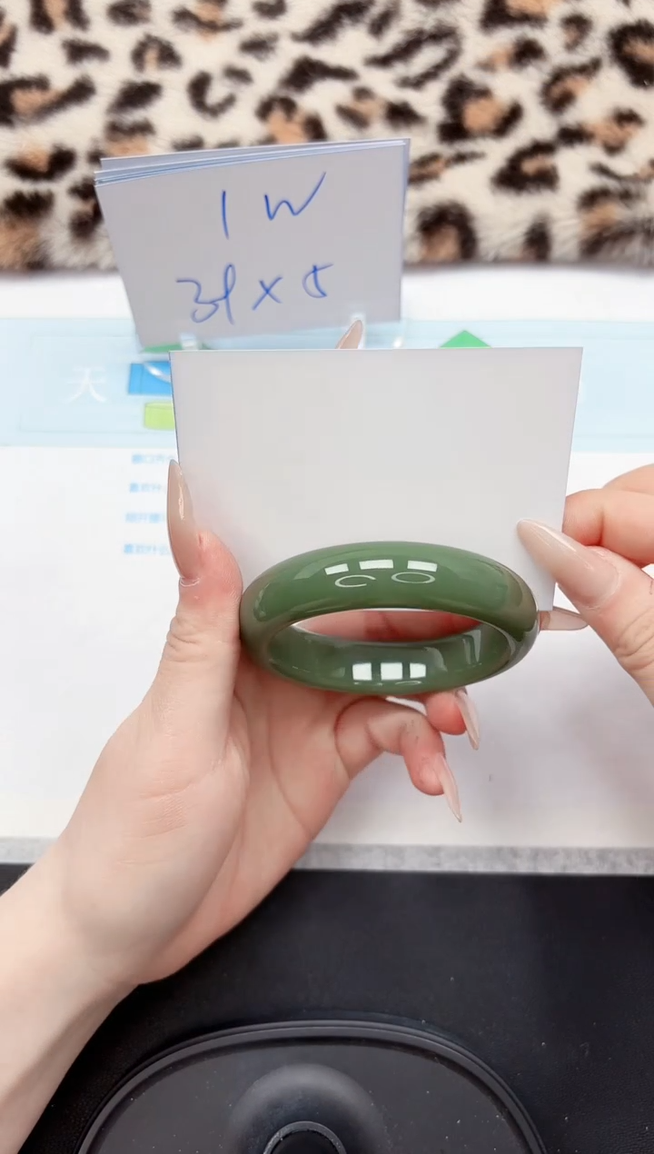 【闪购商品】石英质玉手镯未镶嵌93-54.5