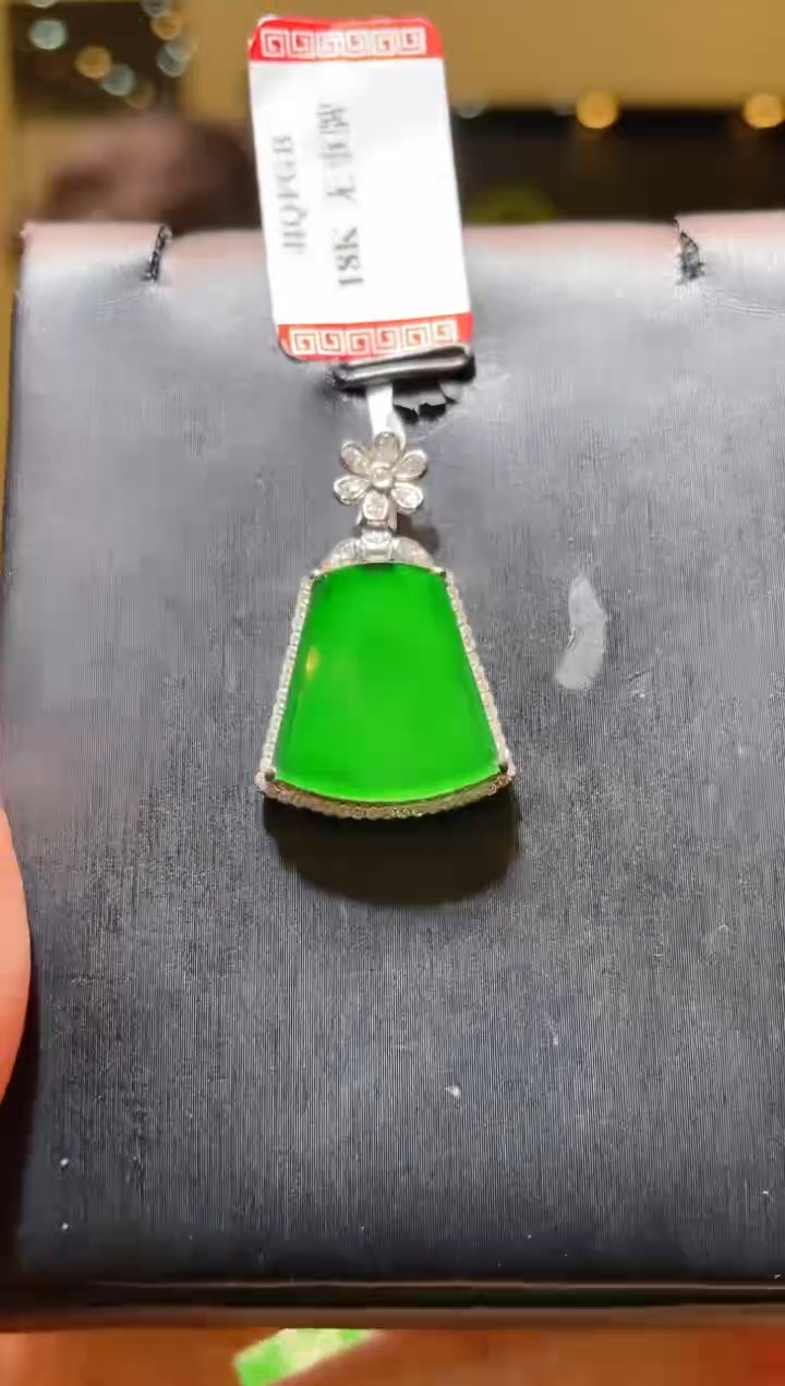【闪购商品】翡翠吊坠(赠链)18K金镶嵌A60