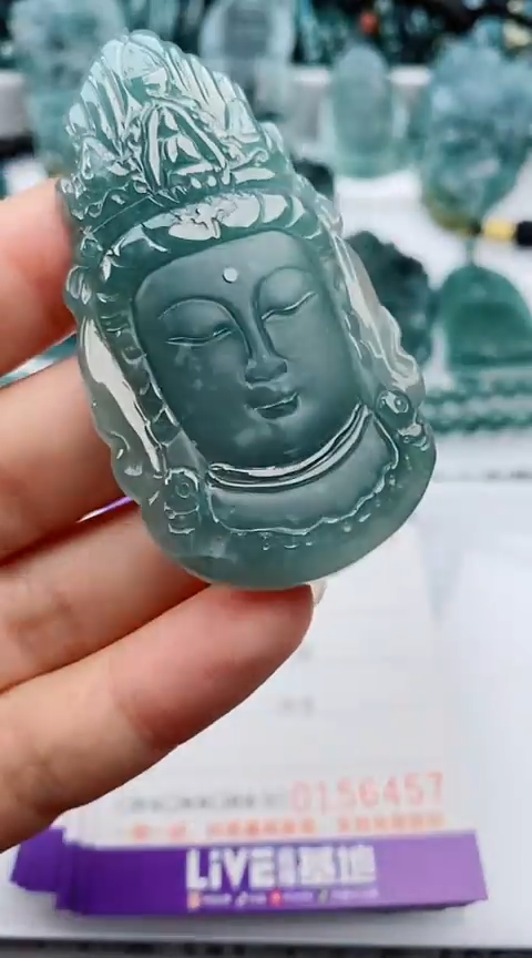 翡翠未镶嵌颈饰              