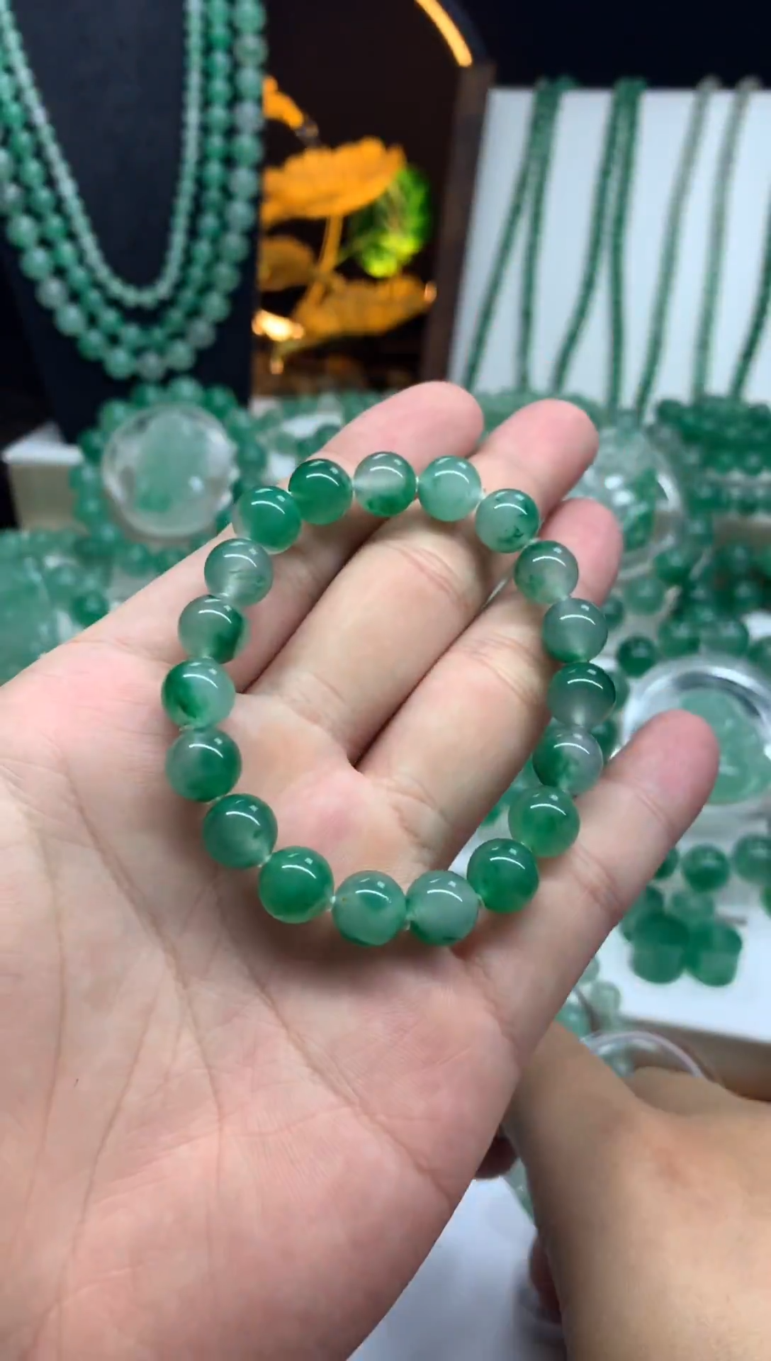 石英质玉（非洲翠）手串未镶嵌卡10珠串