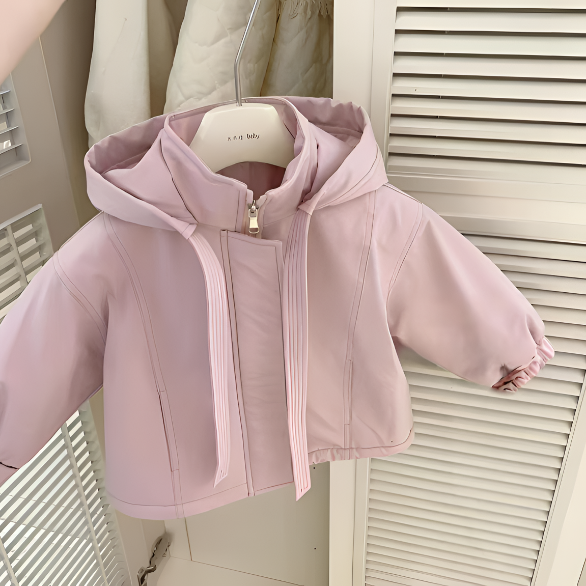 女宝宝加绒冬装外套2025冬新款女童夹棉加厚保暖派克服防水冲锋衣