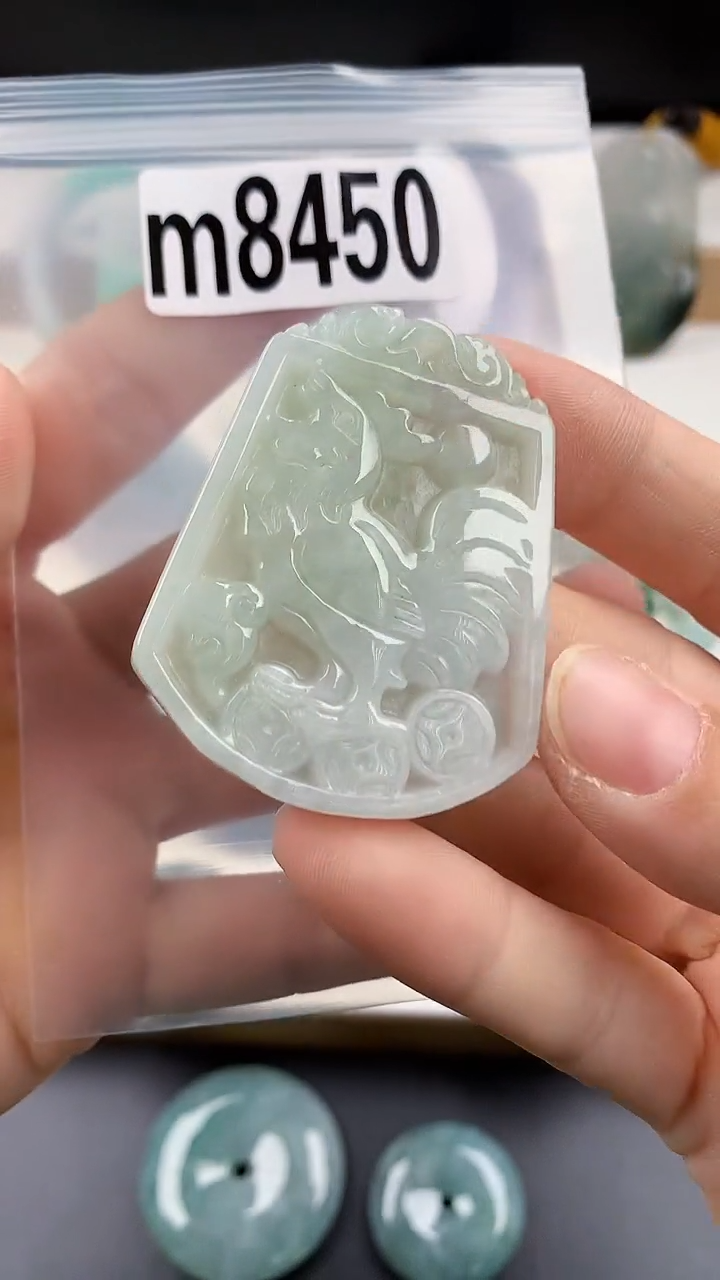 颈饰未镶嵌翡翠天然翡翠吊坠挂件