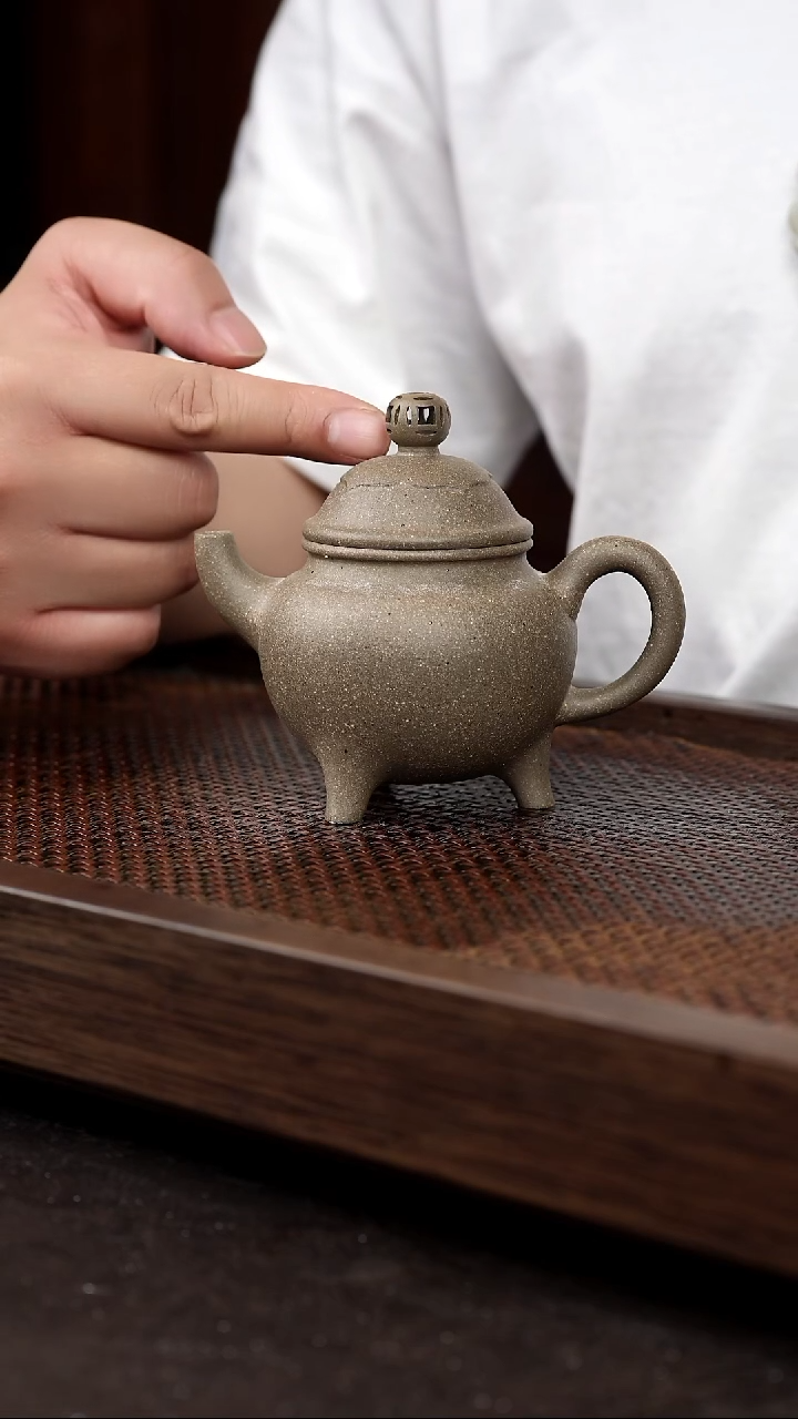 茶壶紫砂岩中泥三足如意