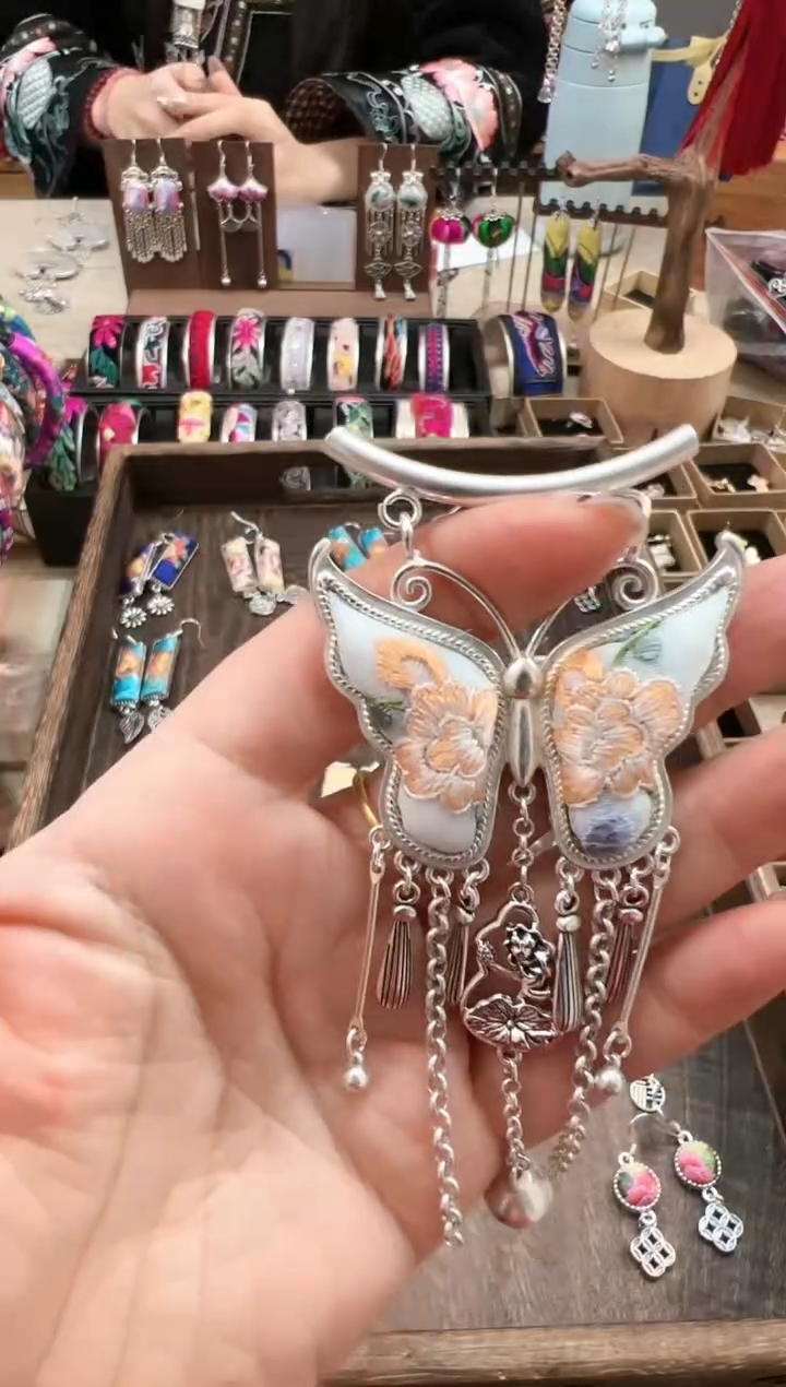 【闪购商品】织绣民族风老绣饰品262