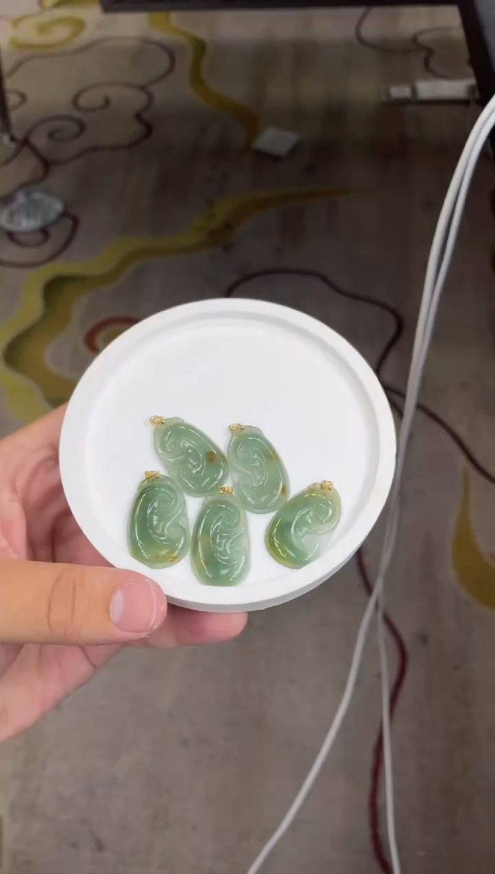 18K金镶嵌定制翡翠多样性发一件DDJ41314