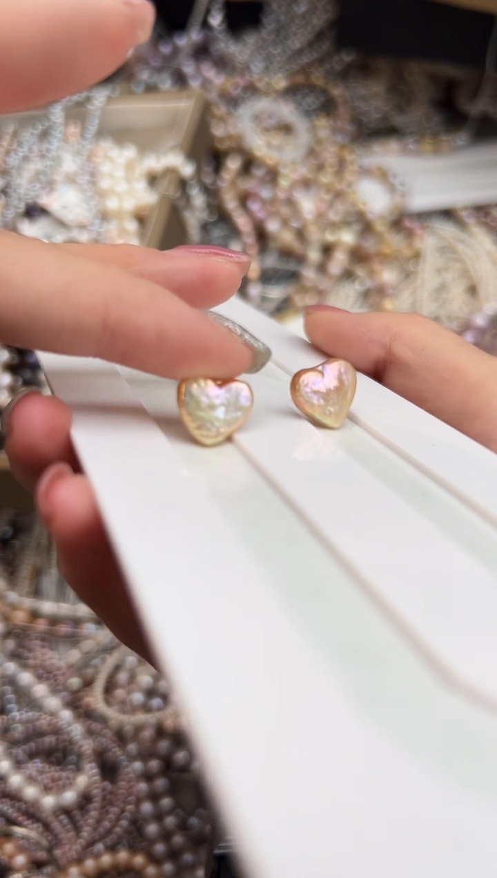 银S925镶嵌46淡水珍珠言**艳爱心*耳钉