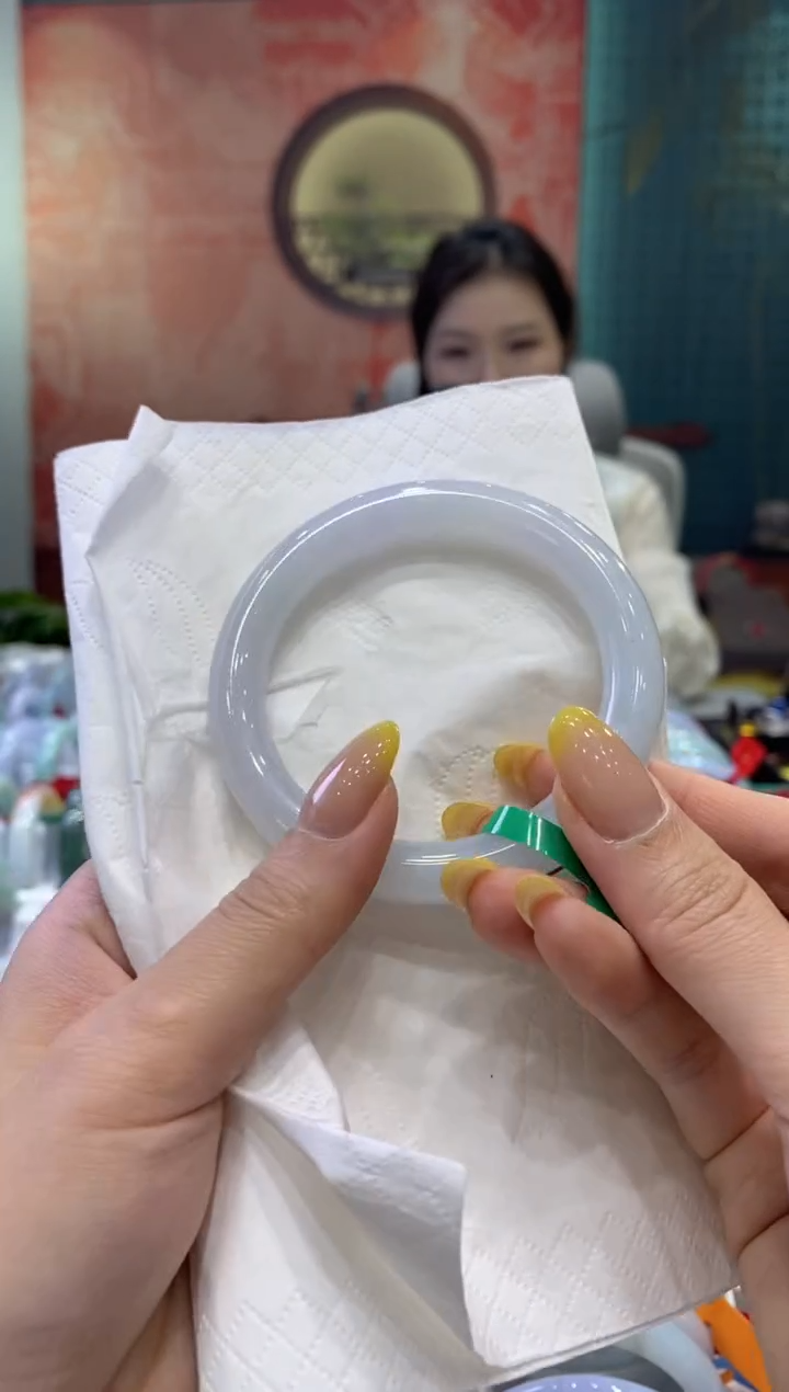 翡翠未镶嵌手镯多人09405