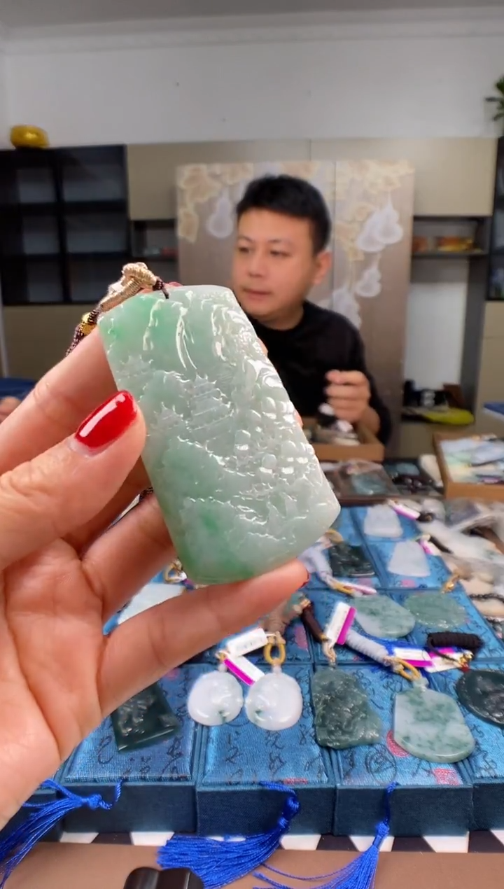 颈饰未镶嵌翡翠 多样性发其一