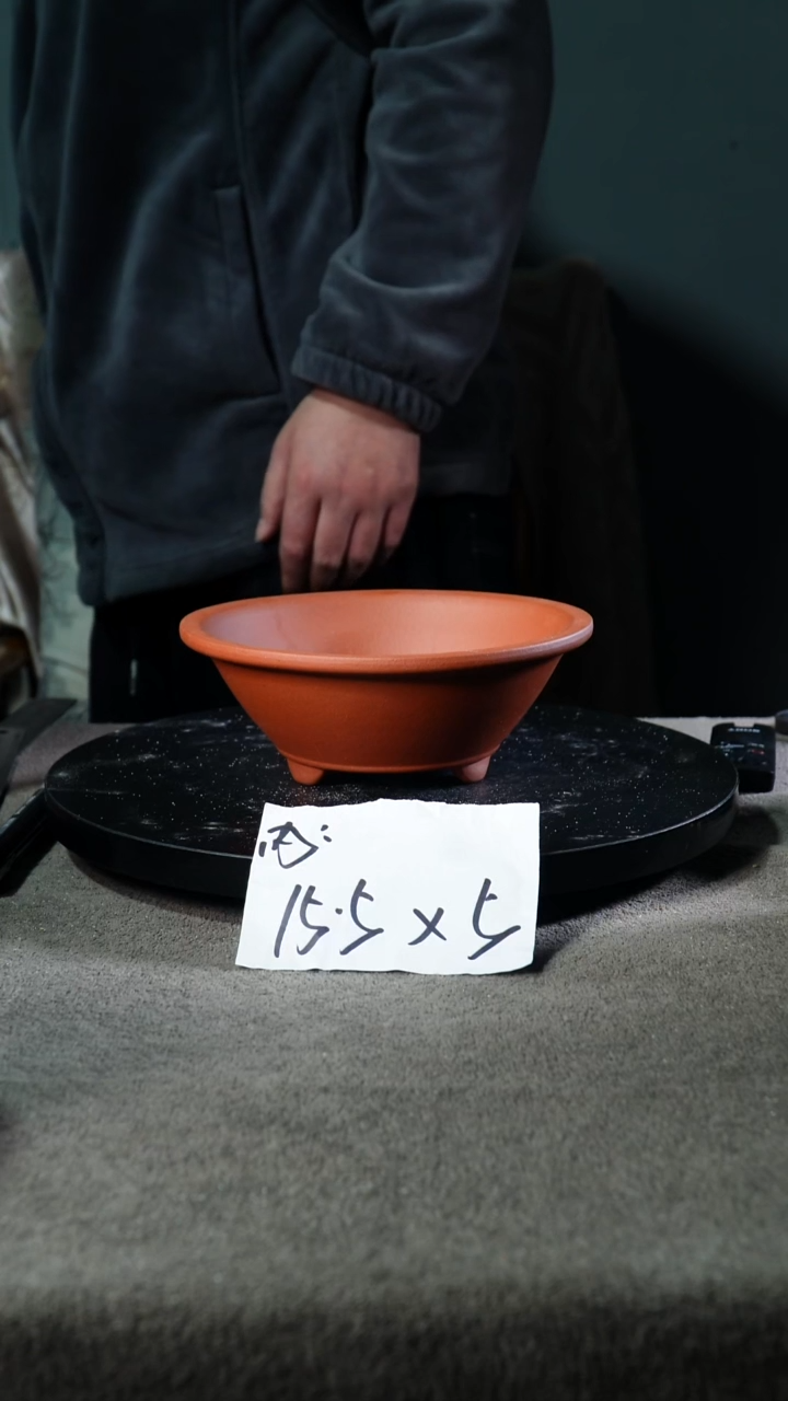 A宜兴紫砂小花盆