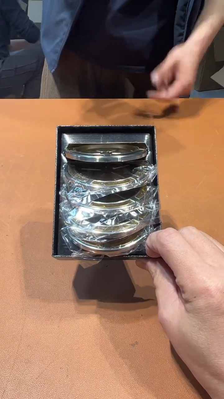 三*?阿达西日瓷摆件871