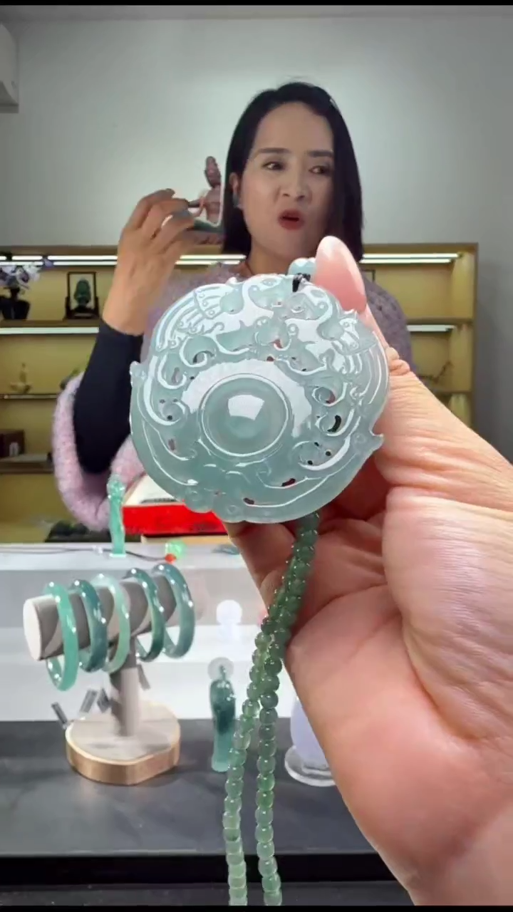 吊坠(赠链)未镶嵌翡翠扣子（多样性发其一）