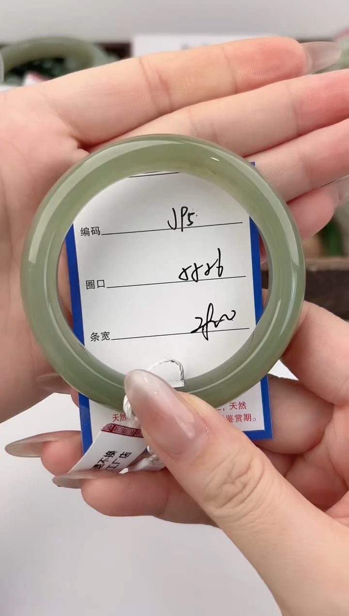 未镶嵌手镯和田玉95颜色微差无瑕疵