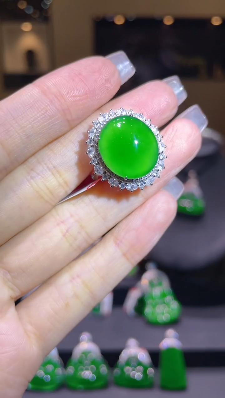 【闪购商品】翡翠吊坠(赠链)18K金镶嵌A68