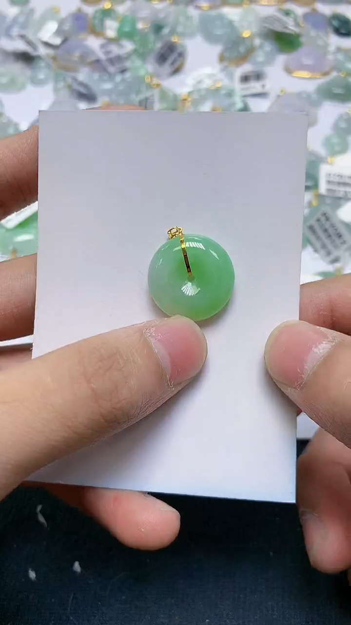 翡翠18K金镶嵌颈饰天然缅甸A货翡翠