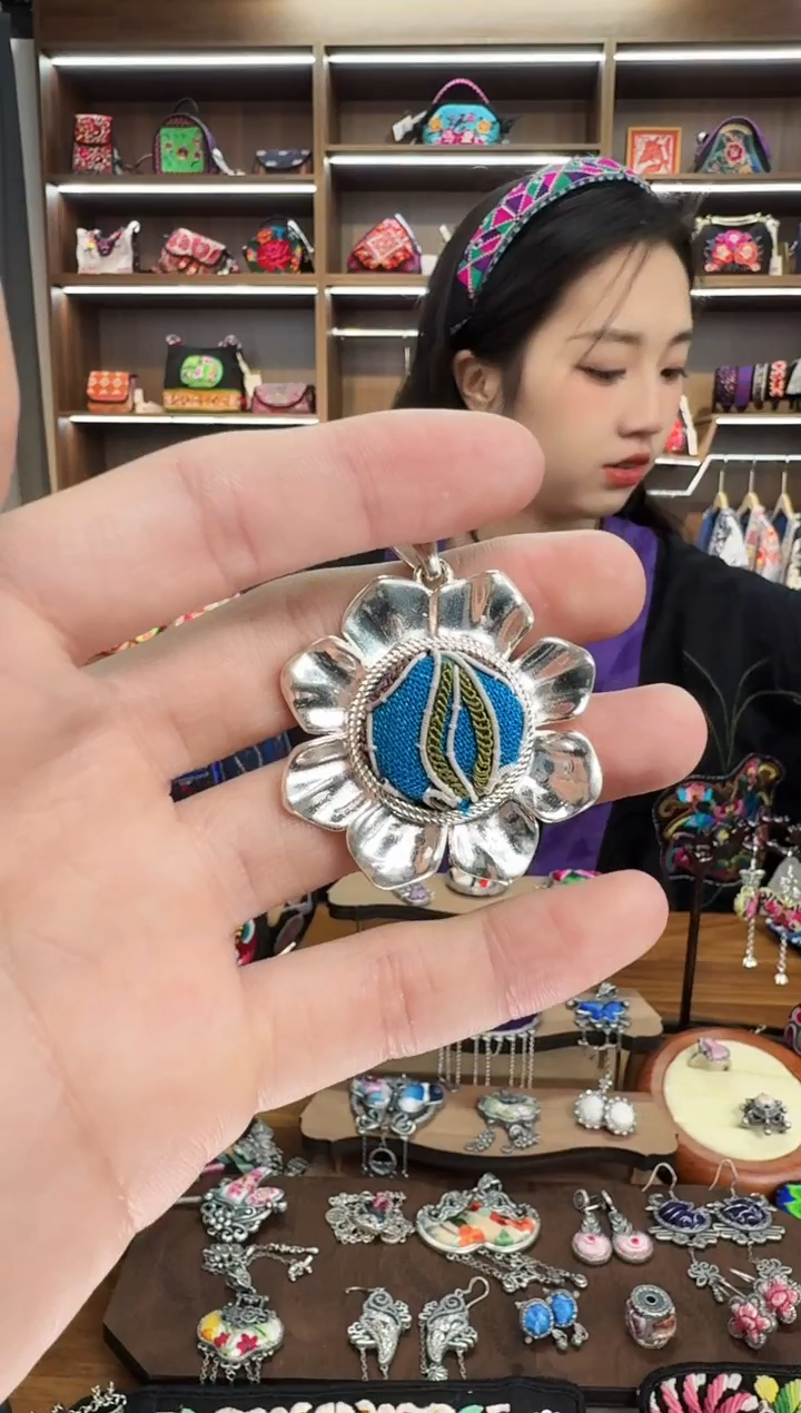 【闪购商品】织绣37蒙阿苏苗绣传承