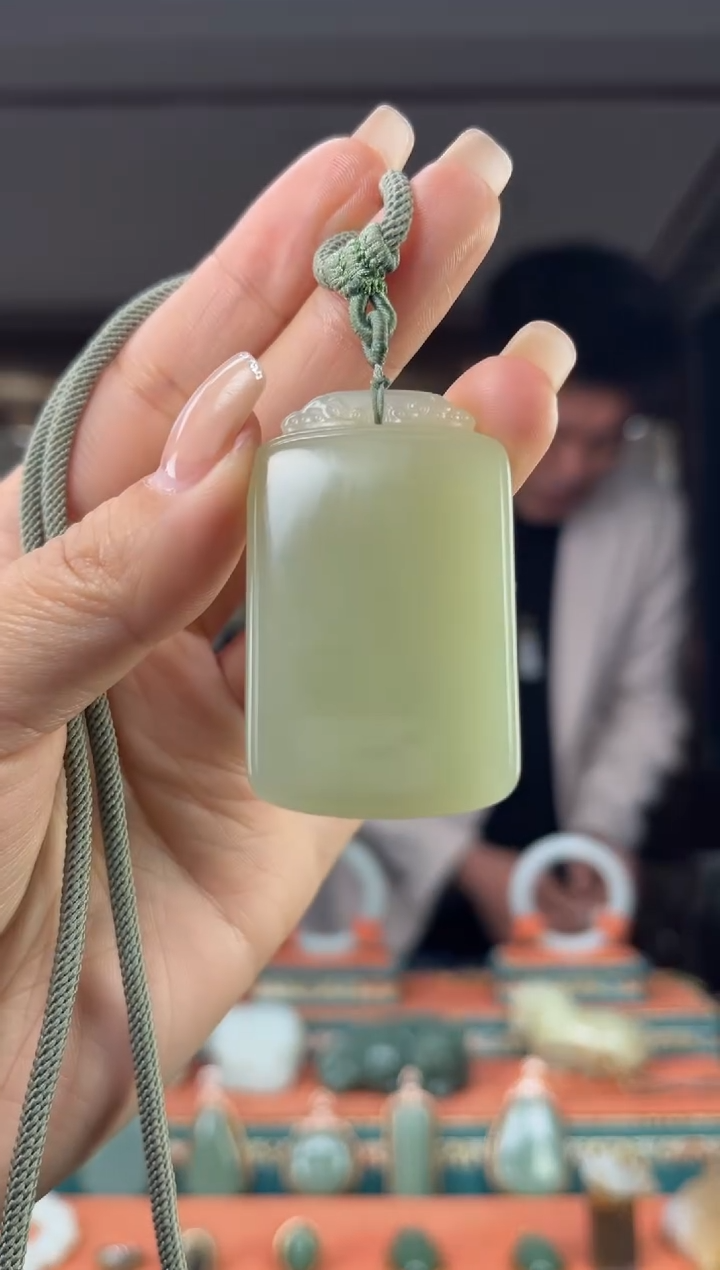 颈饰未镶嵌和田玉佩佩